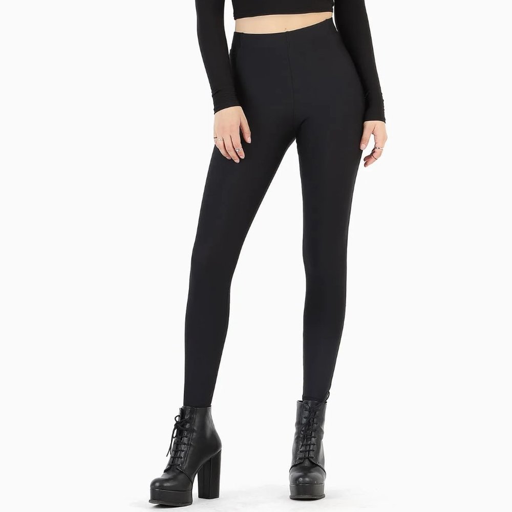 Matte Black HW Pocket Leggings EUC